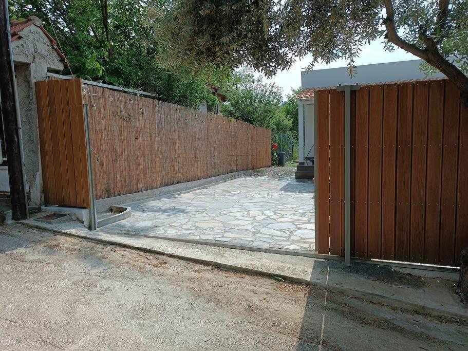 Μοντέρνα Εξοχική Μονοκατοικία Με Ιδιωτική Πισίνα! Khalkoutsion Exterior photo